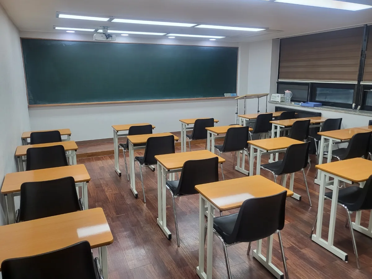 대덕구 법동 학원 컴퓨터실 장비 주변 정밀 위생청소 사례 - 행진크린