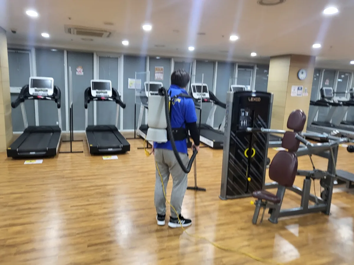 서구 내동 헬스장 샤워실 장비 주변 정밀 위생청소 사례 - 행진크린